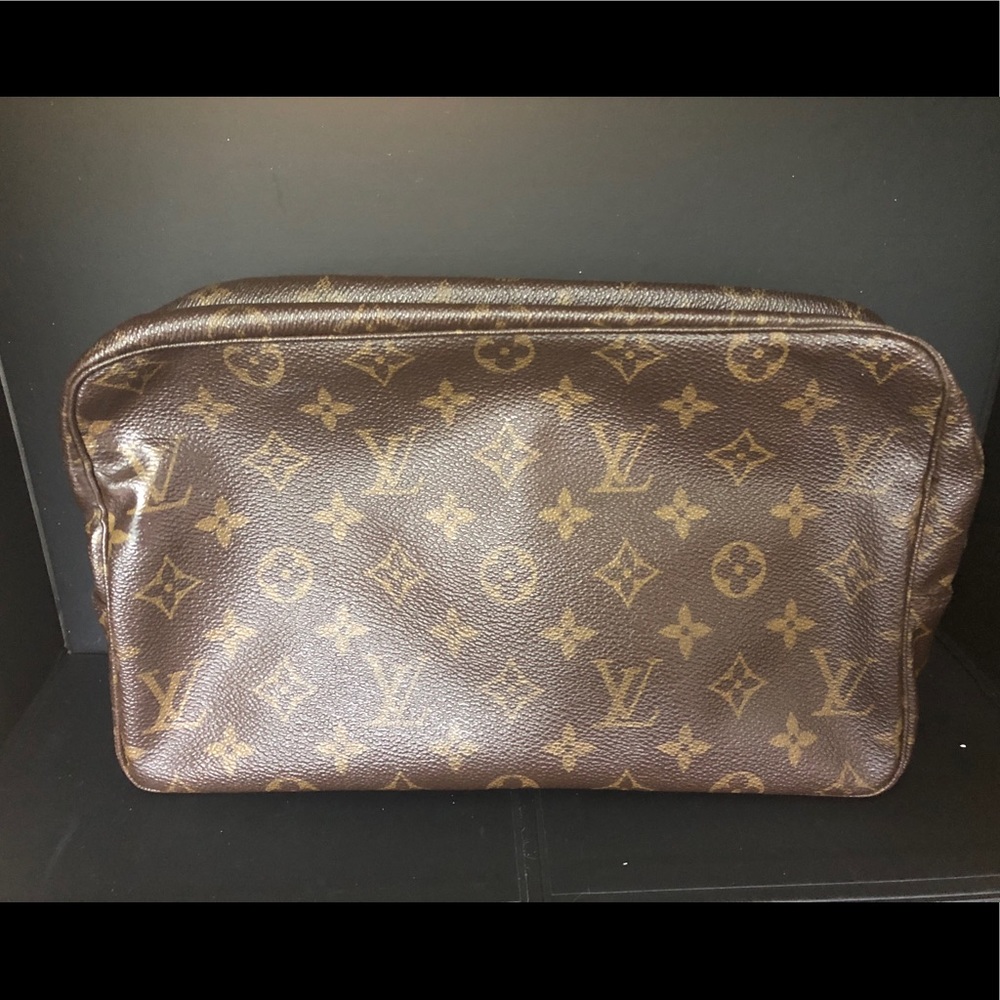 Sold off posh, Authentic Louis Vuitton tolietry 28 - Picture 2 of 7